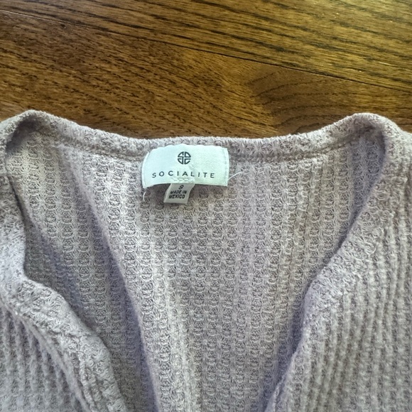 Socialite split-neck long sleeve thermal knit Top - Picture 4 of 4